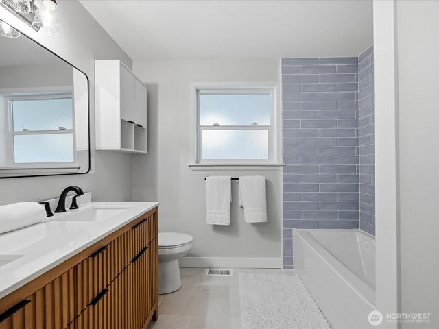 18604 105th Avenue NE, Bothell, WA 98011