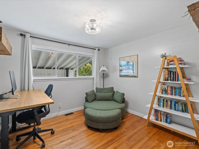 18604 105th Avenue NE, Bothell, WA 98011