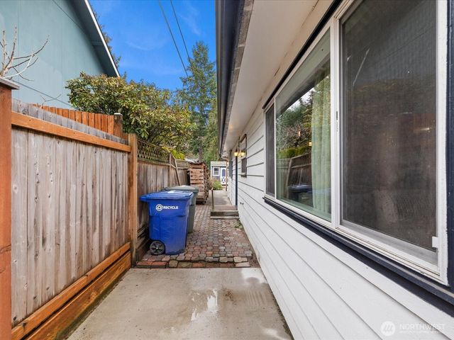 18604 105th Avenue NE, Bothell, WA 98011