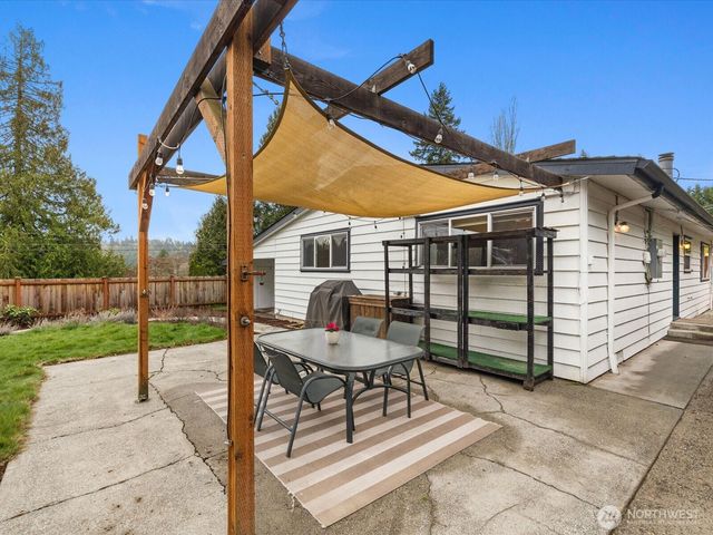 18604 105th Avenue NE, Bothell, WA 98011