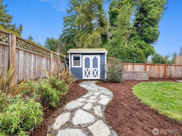 18604 105th Avenue NE, Bothell, WA 98011