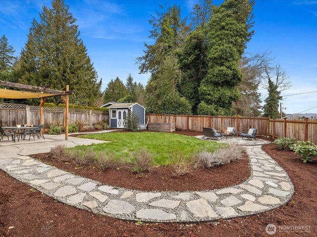 18604 105th Avenue NE, Bothell, WA 98011