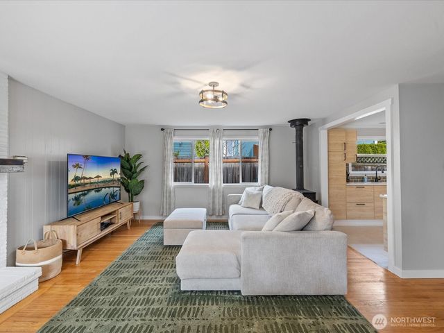 18604 105th Avenue NE, Bothell, WA 98011