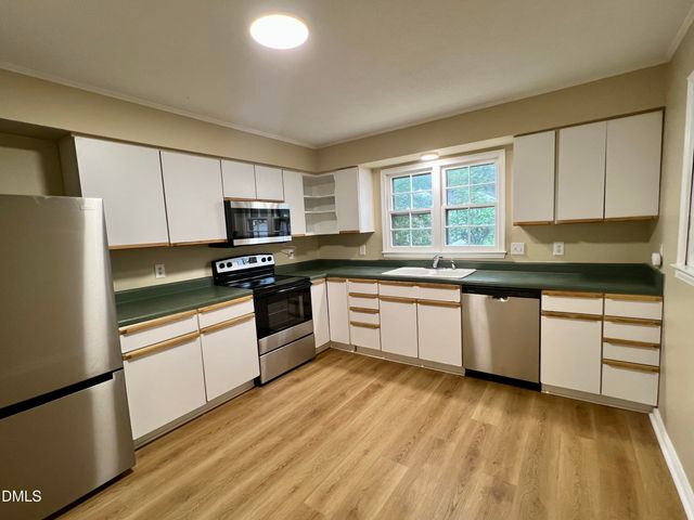 923 Hampshire Court, Cary, NC 27511