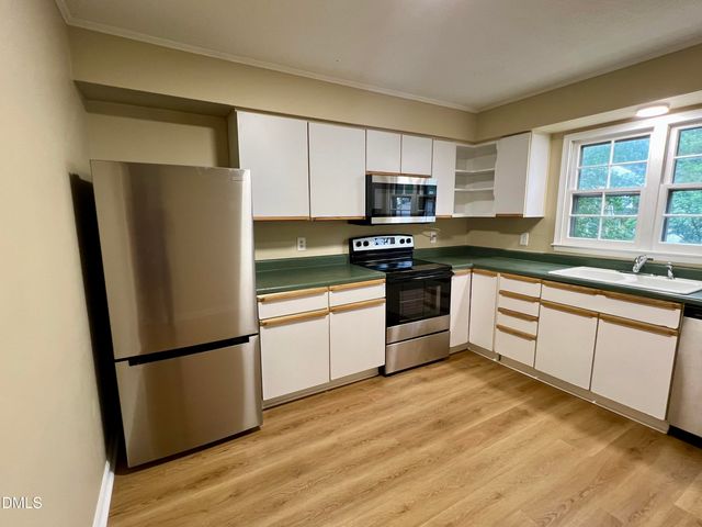 923 Hampshire Court, Cary, NC 27511