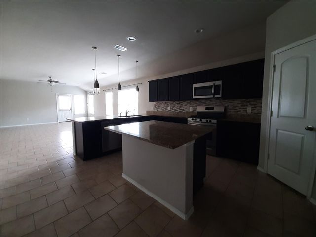 23614 Water Hickory Drive, Tomball, TX 77375