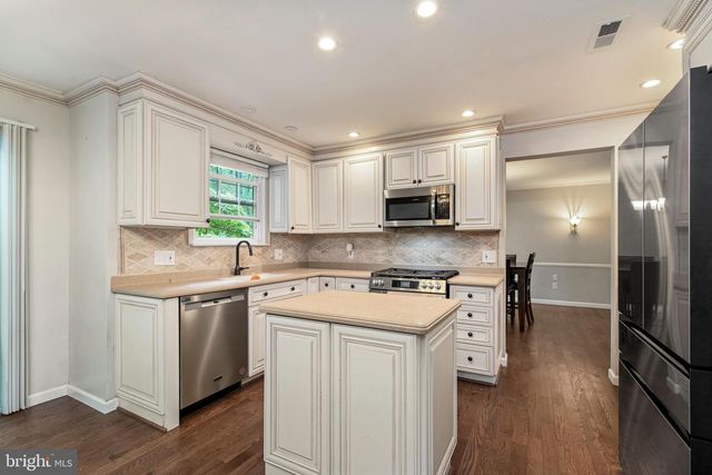 8 WYNDHAM RD, Voorhees, NJ 08043