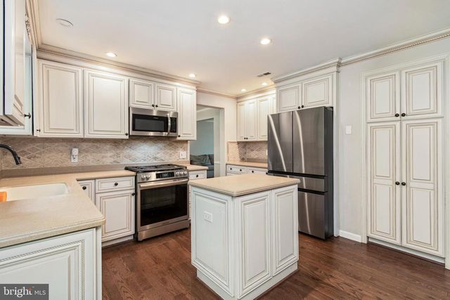 8 WYNDHAM RD, Voorhees, NJ 08043