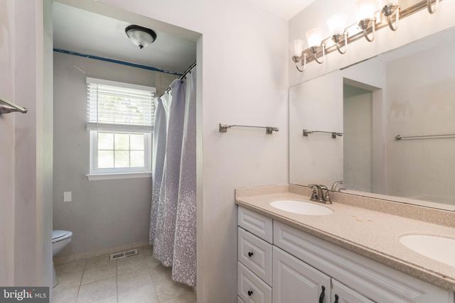 8 WYNDHAM RD, Voorhees, NJ 08043