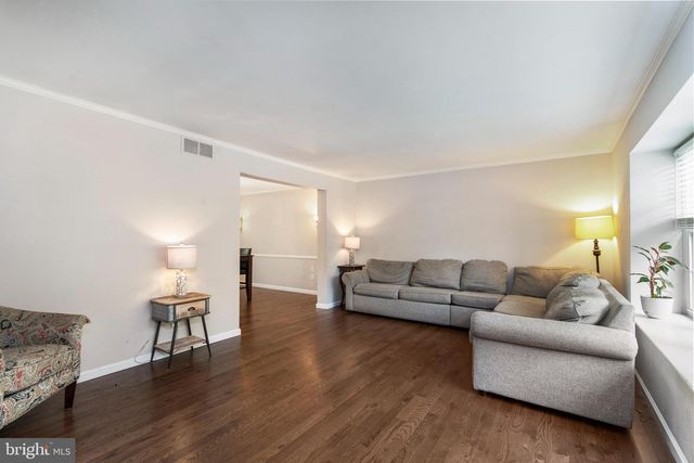 8 WYNDHAM RD, Voorhees, NJ 08043