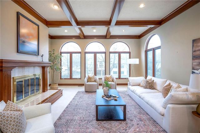 6810 W 132nd Terrace, Overland Park, KS 66209