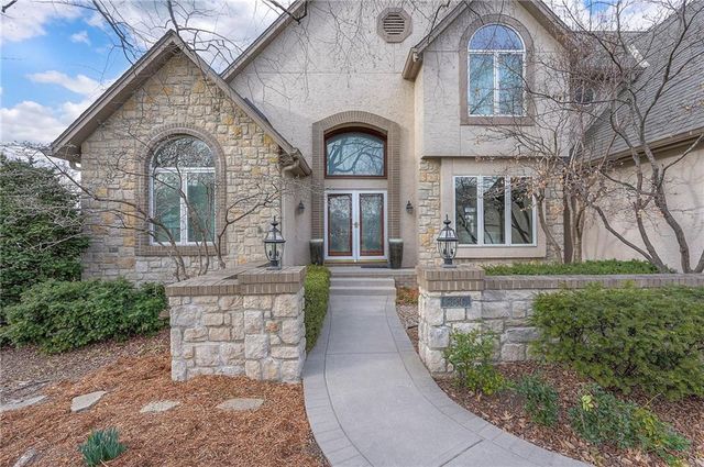 6810 W 132nd Terrace, Overland Park, KS 66209