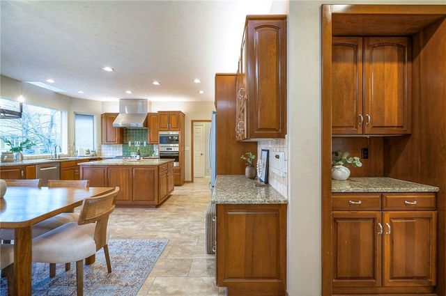 6810 W 132nd Terrace, Overland Park, KS 66209