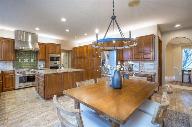 6810 W 132nd Terrace, Overland Park, KS 66209