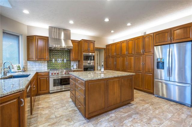 6810 W 132nd Terrace, Overland Park, KS 66209