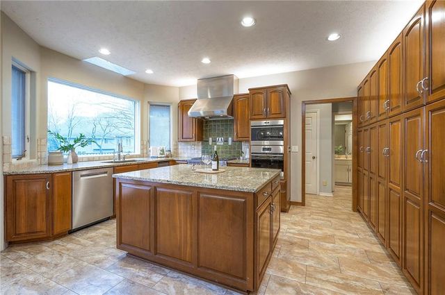 6810 W 132nd Terrace, Overland Park, KS 66209