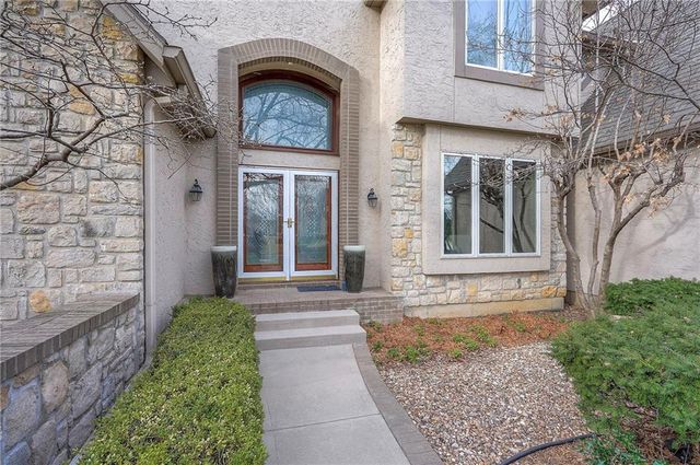 6810 W 132nd Terrace, Overland Park, KS 66209