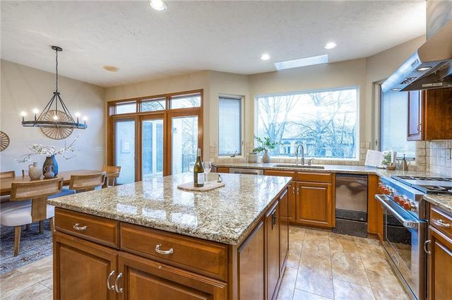 6810 W 132nd Terrace, Overland Park, KS 66209