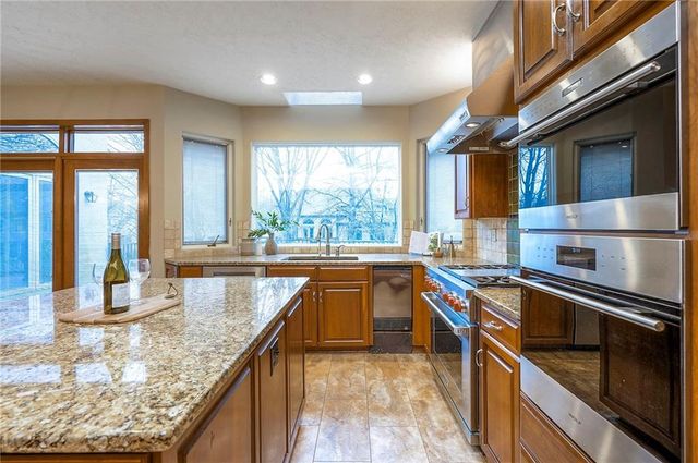 6810 W 132nd Terrace, Overland Park, KS 66209