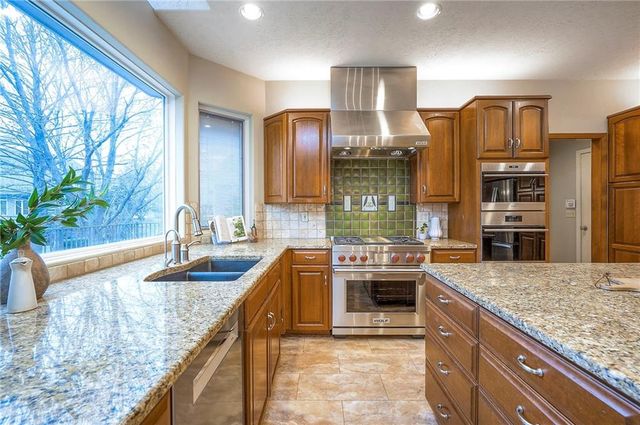 6810 W 132nd Terrace, Overland Park, KS 66209