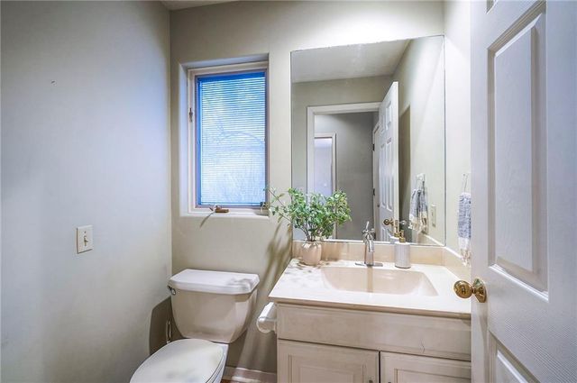 6810 W 132nd Terrace, Overland Park, KS 66209