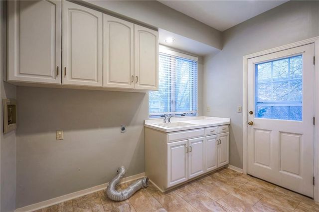 6810 W 132nd Terrace, Overland Park, KS 66209