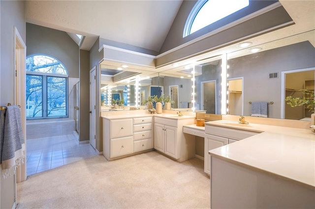 6810 W 132nd Terrace, Overland Park, KS 66209