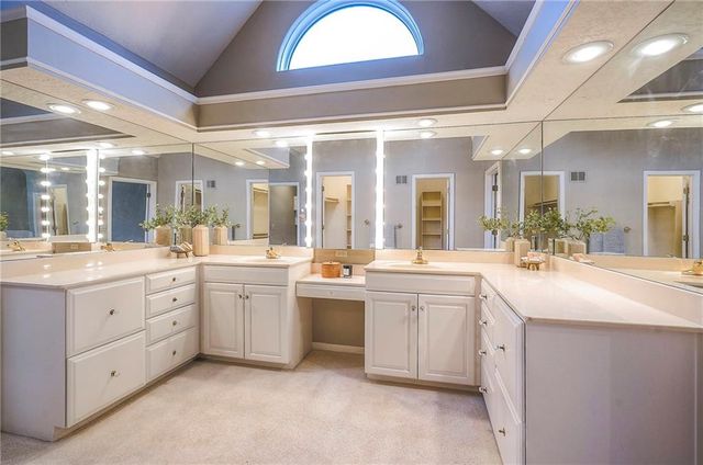 6810 W 132nd Terrace, Overland Park, KS 66209