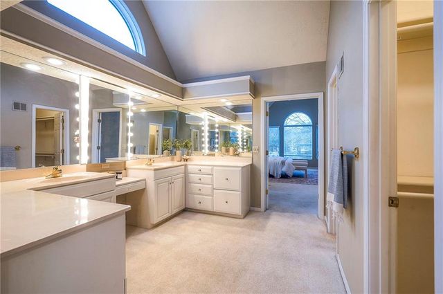 6810 W 132nd Terrace, Overland Park, KS 66209