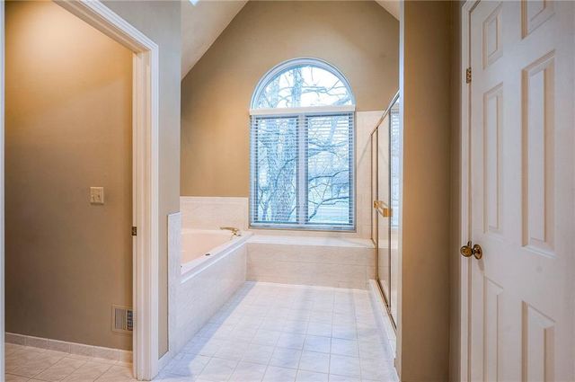 6810 W 132nd Terrace, Overland Park, KS 66209