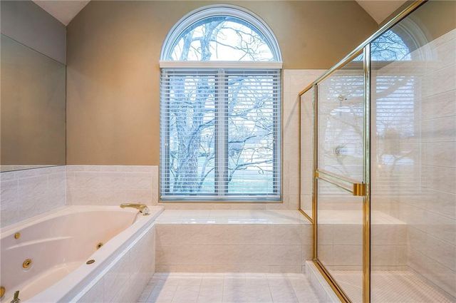 6810 W 132nd Terrace, Overland Park, KS 66209