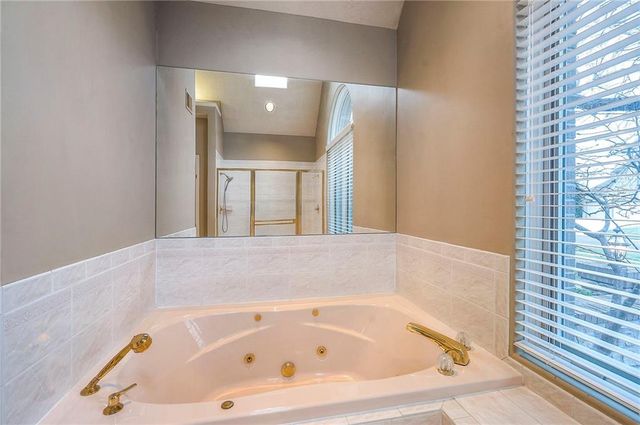 6810 W 132nd Terrace, Overland Park, KS 66209