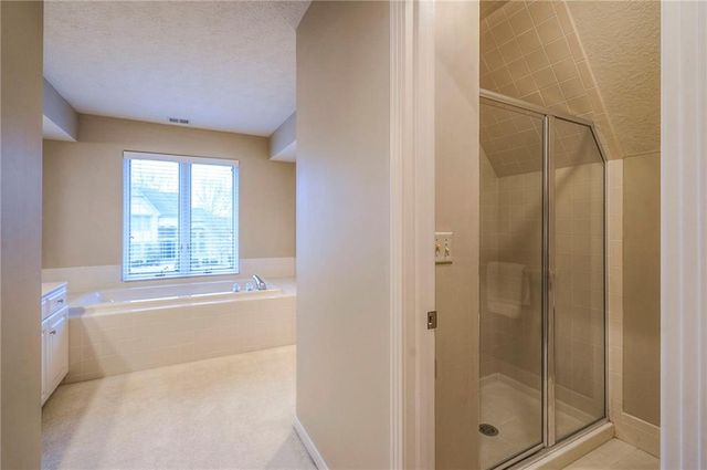 6810 W 132nd Terrace, Overland Park, KS 66209