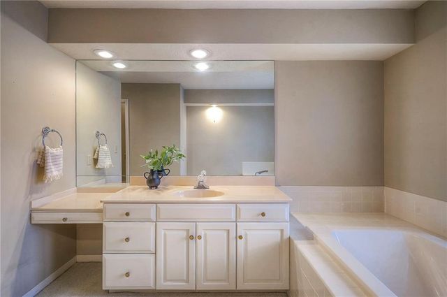 6810 W 132nd Terrace, Overland Park, KS 66209