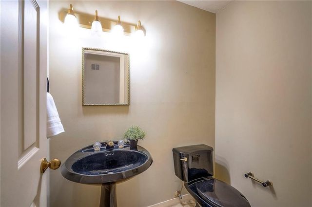 6810 W 132nd Terrace, Overland Park, KS 66209