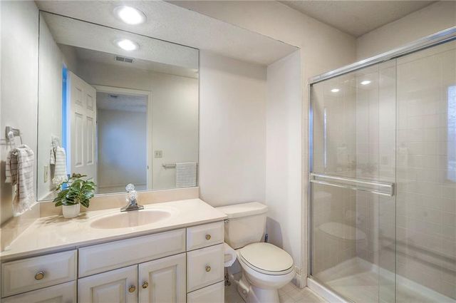 6810 W 132nd Terrace, Overland Park, KS 66209