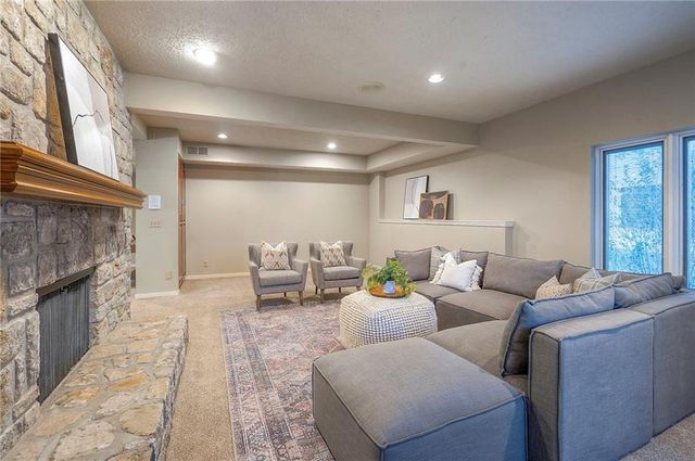 6810 W 132nd Terrace, Overland Park, KS 66209