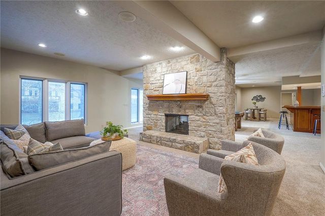 6810 W 132nd Terrace, Overland Park, KS 66209