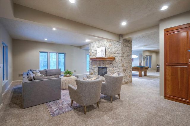 6810 W 132nd Terrace, Overland Park, KS 66209