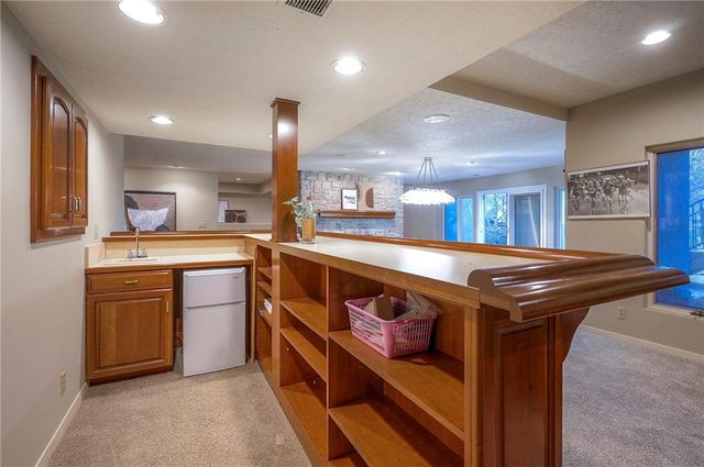 6810 W 132nd Terrace, Overland Park, KS 66209