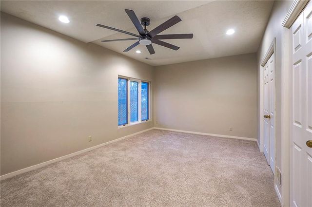 6810 W 132nd Terrace, Overland Park, KS 66209