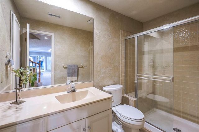 6810 W 132nd Terrace, Overland Park, KS 66209