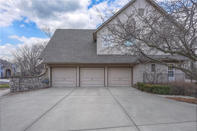 6810 W 132nd Terrace, Overland Park, KS 66209