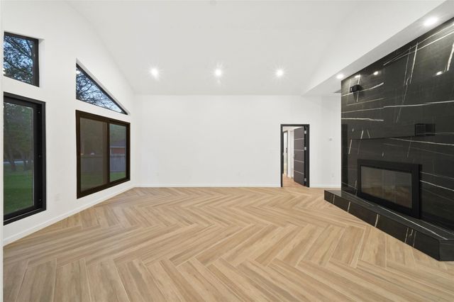 2438 Carriage Lamp Lane, Conroe, TX 77384