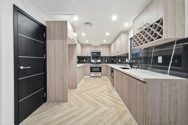 2438 Carriage Lamp Lane, Conroe, TX 77384