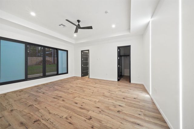 2438 Carriage Lamp Lane, Conroe, TX 77384