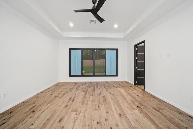 2438 Carriage Lamp Lane, Conroe, TX 77384