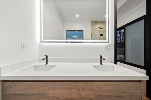 2438 Carriage Lamp Lane, Conroe, TX 77384