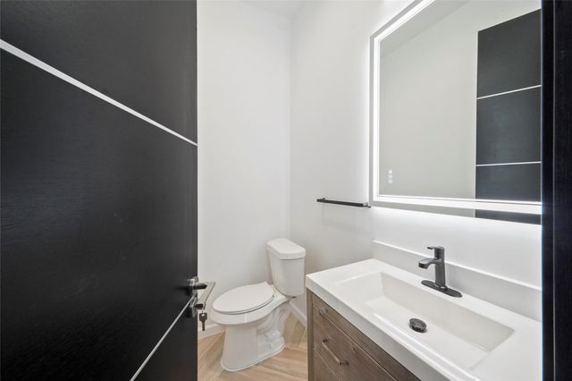 2438 Carriage Lamp Lane, Conroe, TX 77384