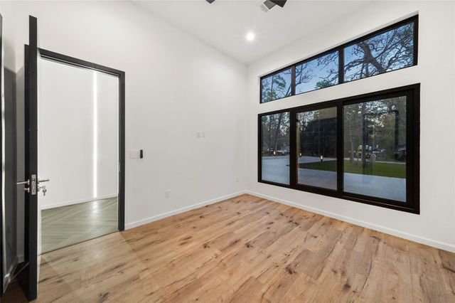 2438 Carriage Lamp Lane, Conroe, TX 77384